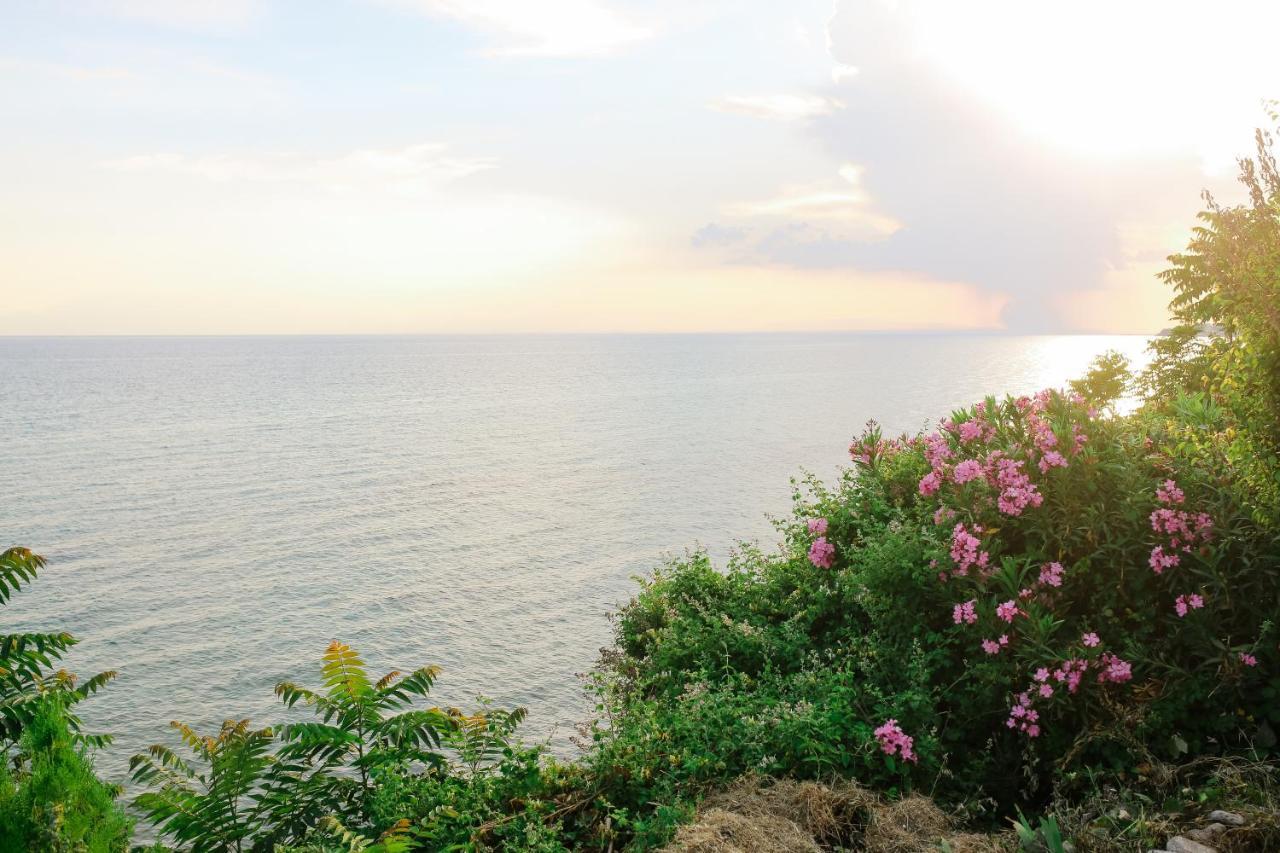 Roa Seaside Apartments Vergia ภายนอก รูปภาพ